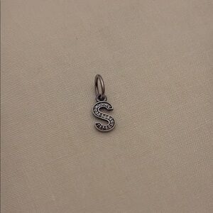 Pandora charm S